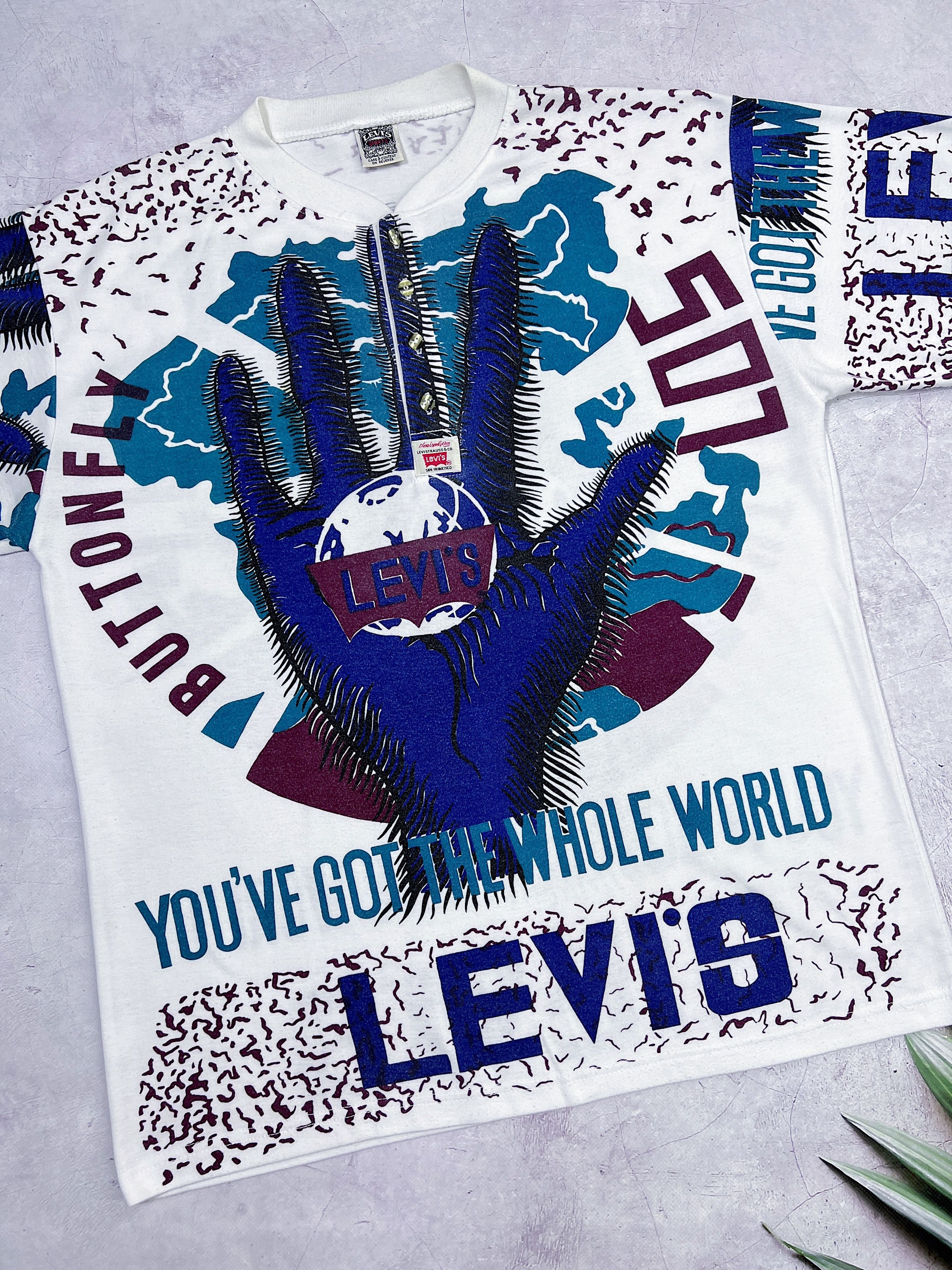 Levi's × Vintage Vintage Levi's T-Shirt You've Got The Whole World 501 Series Size US L / EU 52-54 / 3 - 5 Thumbnail