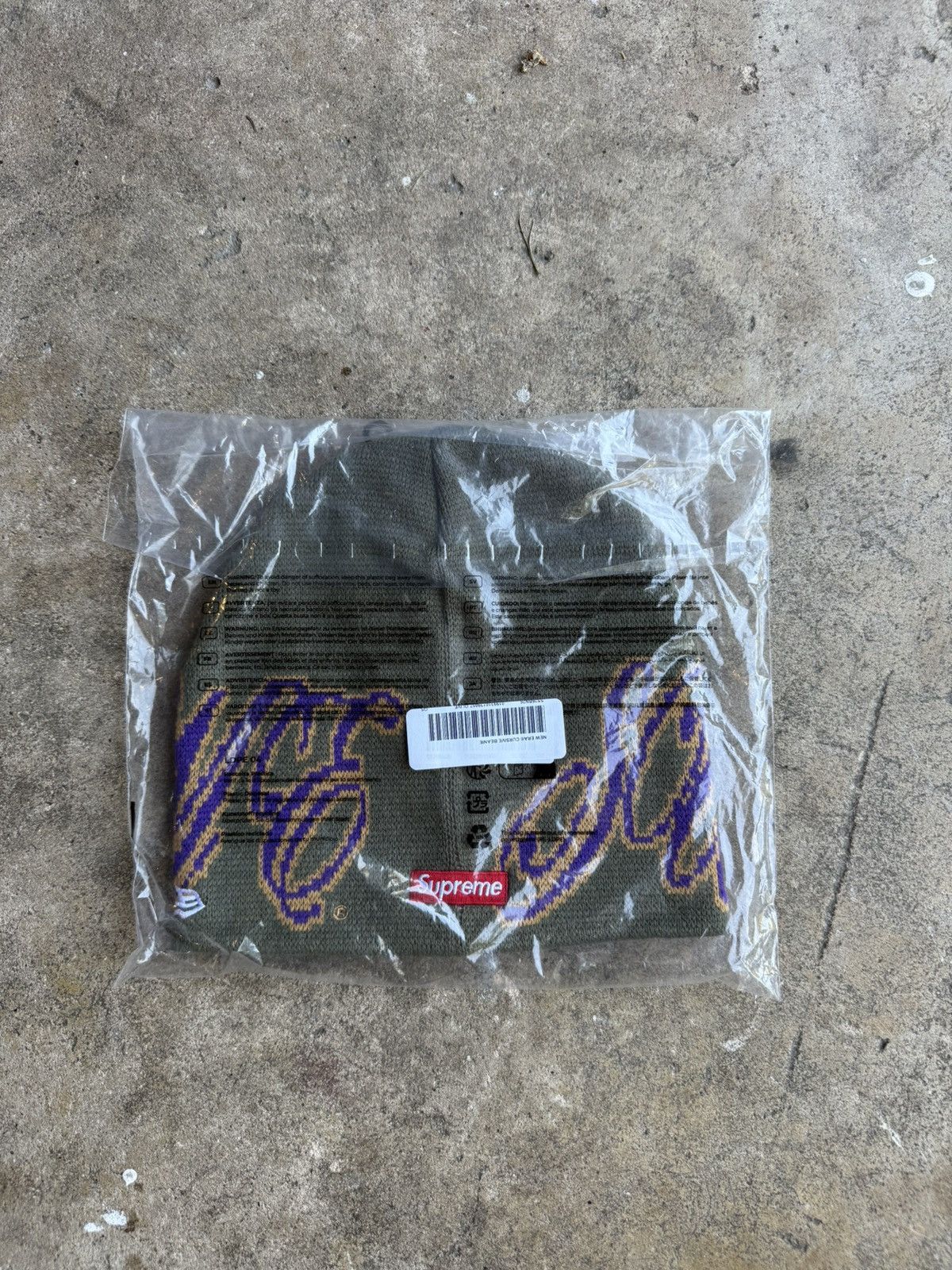 Supreme Supreme SS26 Cursive New Era beanie Olive/Purple Size ONE SIZE - 2 Thumbnail
