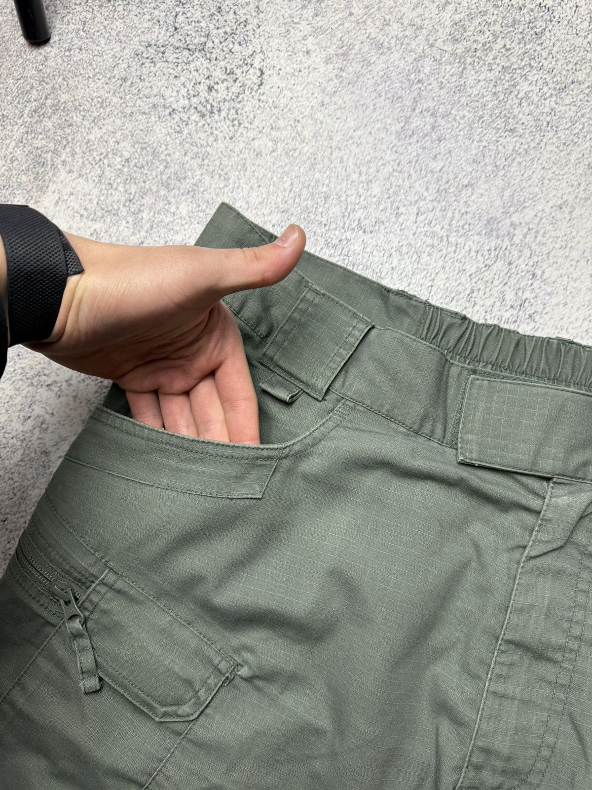 Vintage Mens Helikon-Tex Cargo Military Green Shorts Size US 38 / EU 54 - 10 Thumbnail