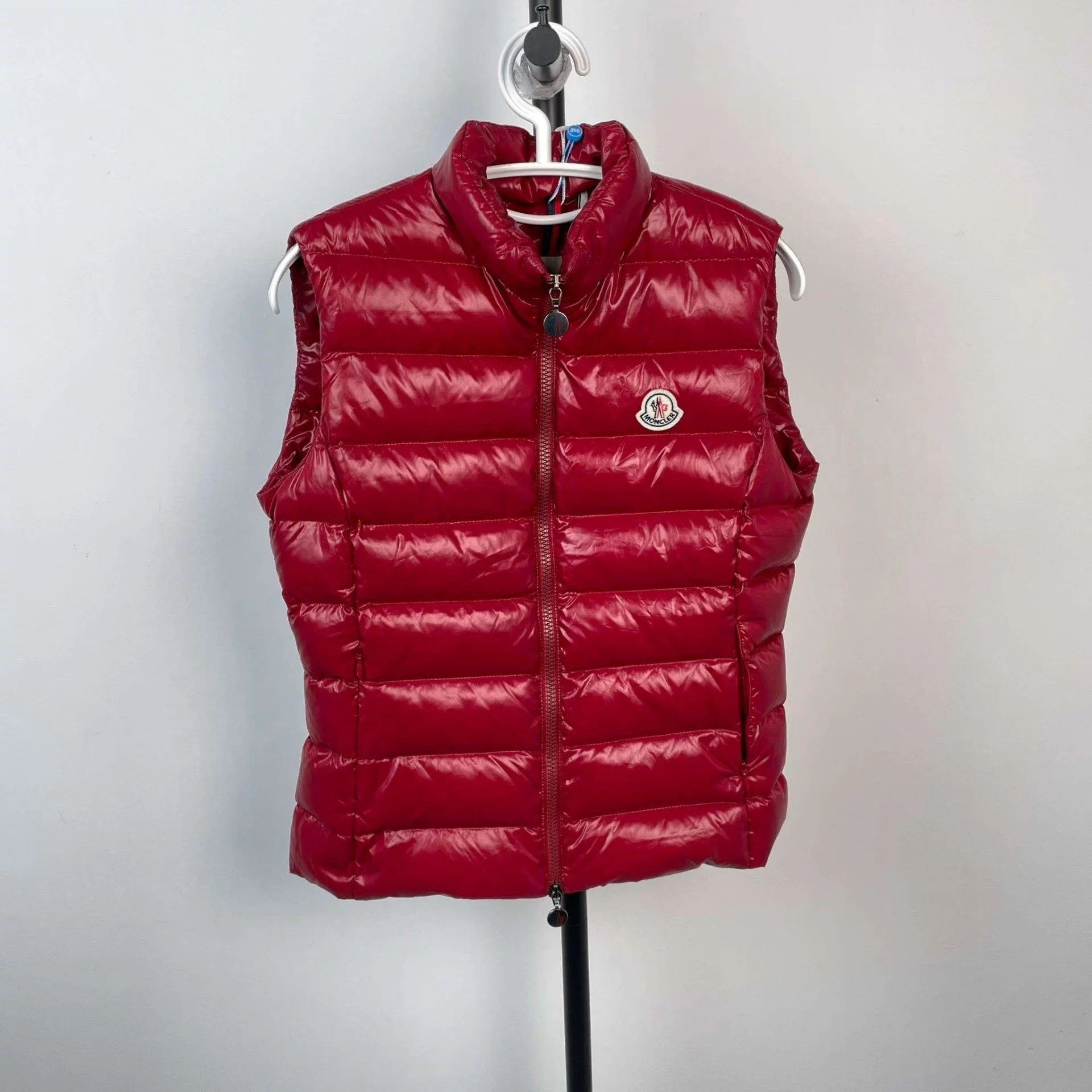 Moncler Moncler down vest Size 1 Red Size US S / EU 44-46 / 1 - 1 Thumbnail