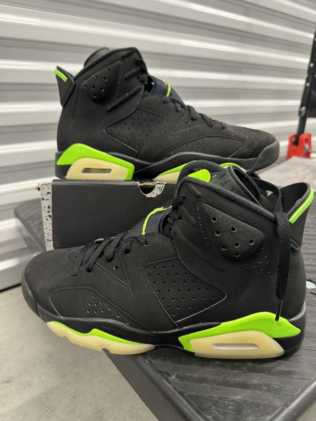 Jordan Brand Used Jordan 6 “Electric Green” Size 9.5 Size US 9.5 / EU 42-43 - 1 Thumbnail
