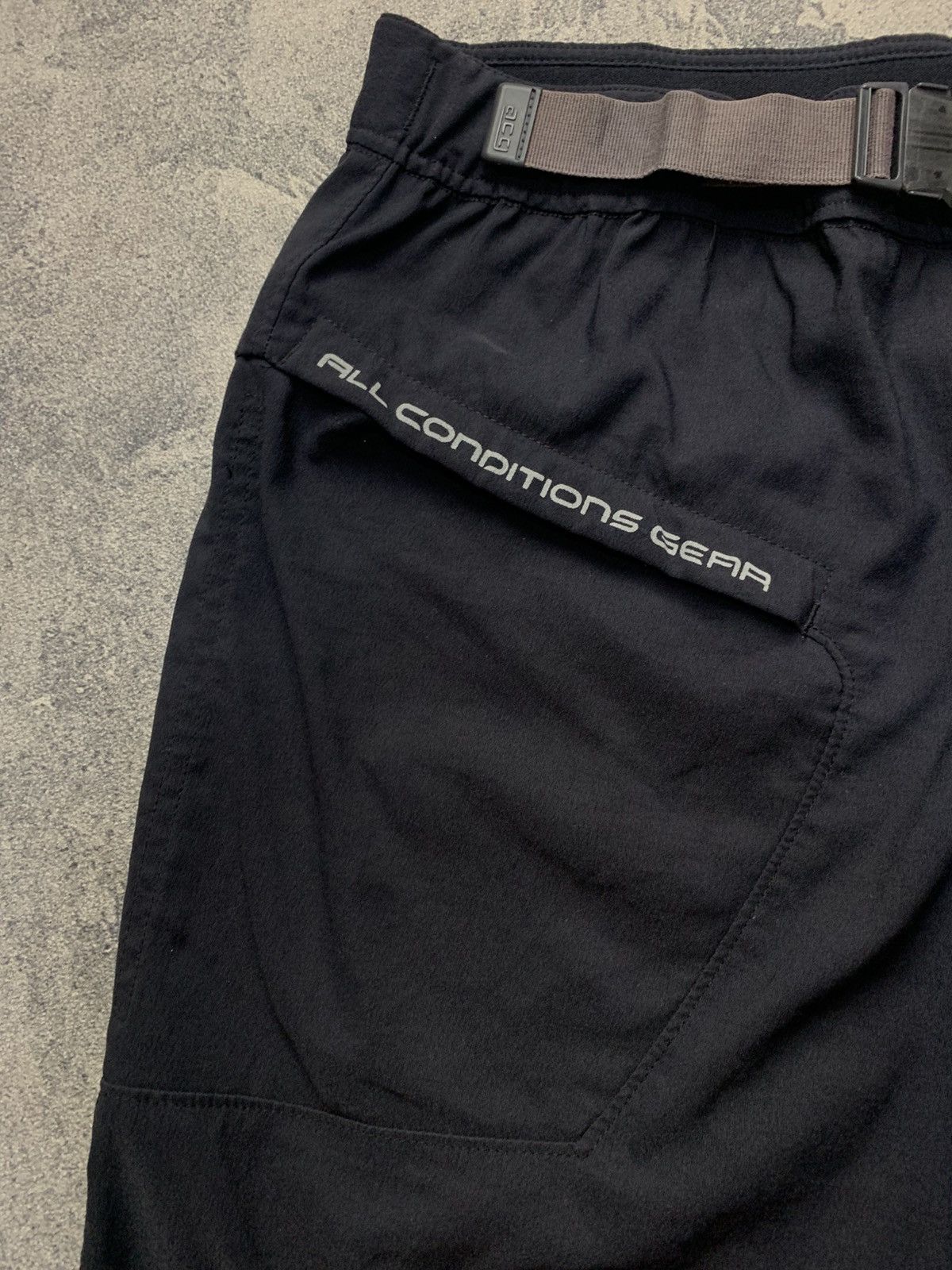 Nike ACG 🐍SOLD🐍 Y2k Nike ACG All Condition Gear Big Logo Shorts Size US 35 - 6 Thumbnail