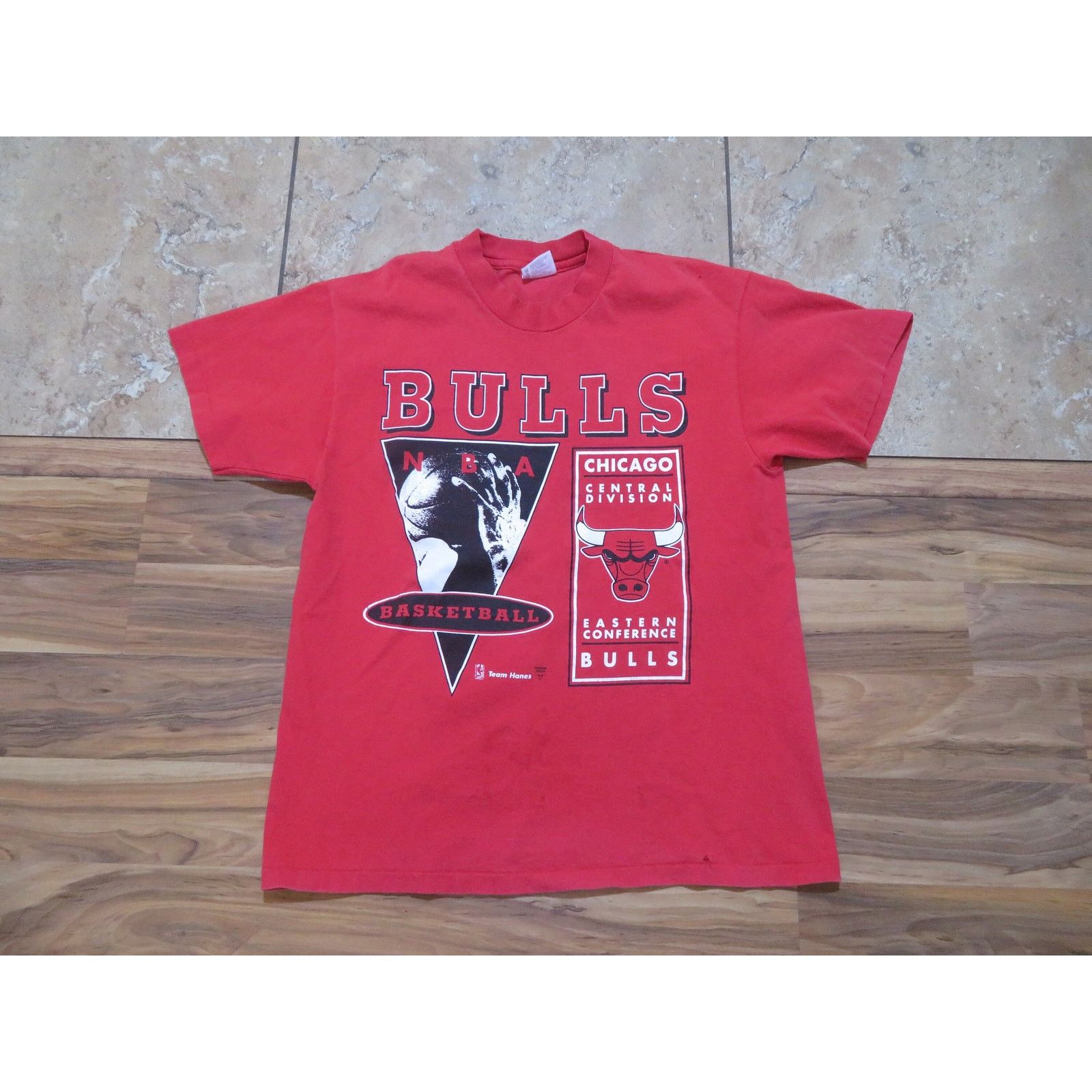 Hanes 90s Chicago Bulls Red White Black T-shirt Sz L Hanes Size US L / EU 52-54 / 3 - 1 Thumbnail