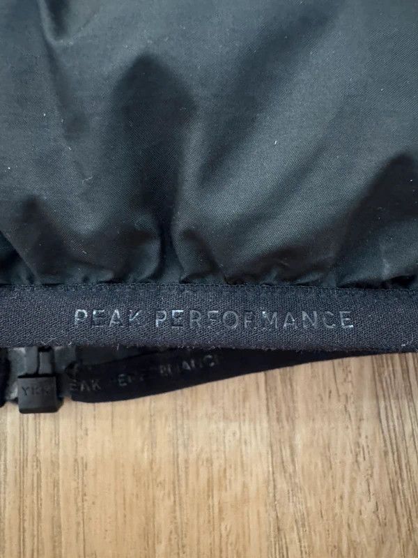 Peak Performance Peak Performance Troop Down Jacket Reversible size S Size US S / EU 44-46 / 1 - 9 Thumbnail