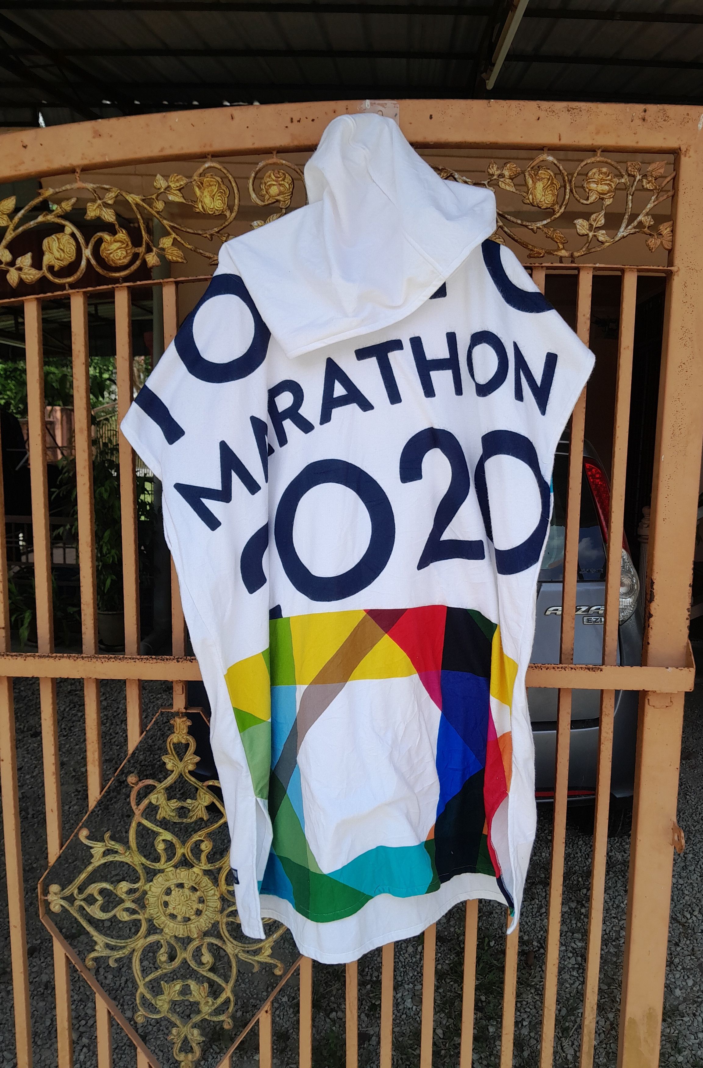 Asics ASICS Tokyo Marathon 2020 Finisher Hooded Poncho Towel OS Size US L / EU 52-54 / 3 - 3 Thumbnail