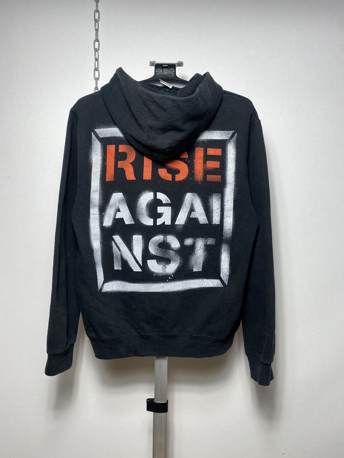 Band Tees Vintage 2012 Rise Against Hoodie size m Size US M / EU 48-50 / 2 - 9 Thumbnail