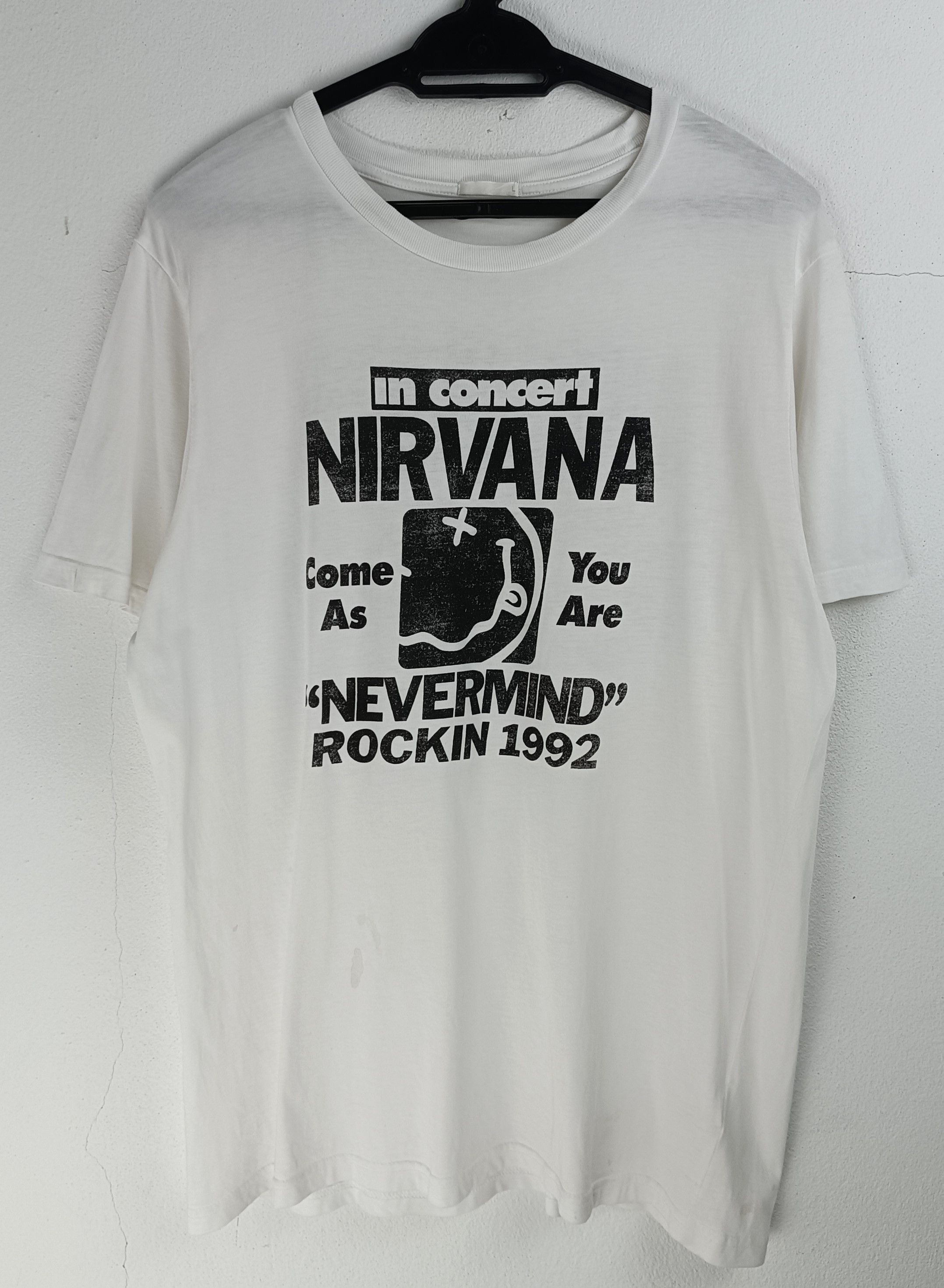 Vintage VINTAGE NIRVANA IN CONCERT ROCKING NEVERMIND 1992 GRUNGE TEE Size US M / EU 48-50 / 2 - 3 Thumbnail