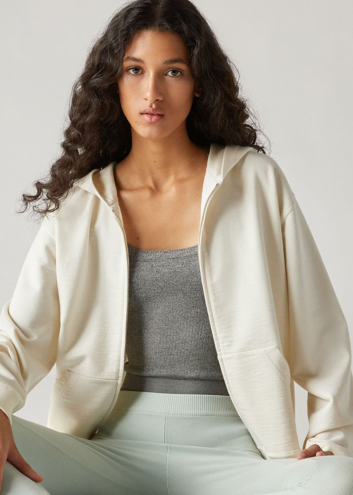 Loro Piana o1srvl11e1125 FAM7898 Cocooning Bomber Soft Hoodie in White Size S / US 4 / IT 40 - 4 Thumbnail