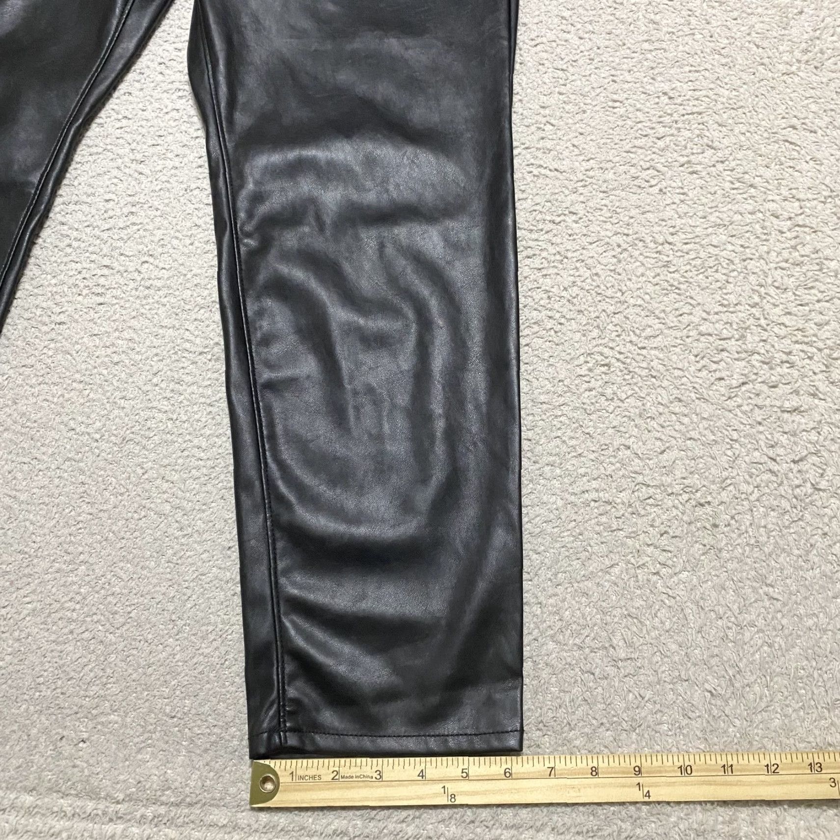 Old Navy Old Navy Pants Womens 12 Black High-Rise OG Straight Faux Leather Vegan Zip Pant Womens 12 Black High-Rise OG Straight Faux Leather Vegan Zip Size 34" / US 12 / IT 48 - 5 Thumbnail