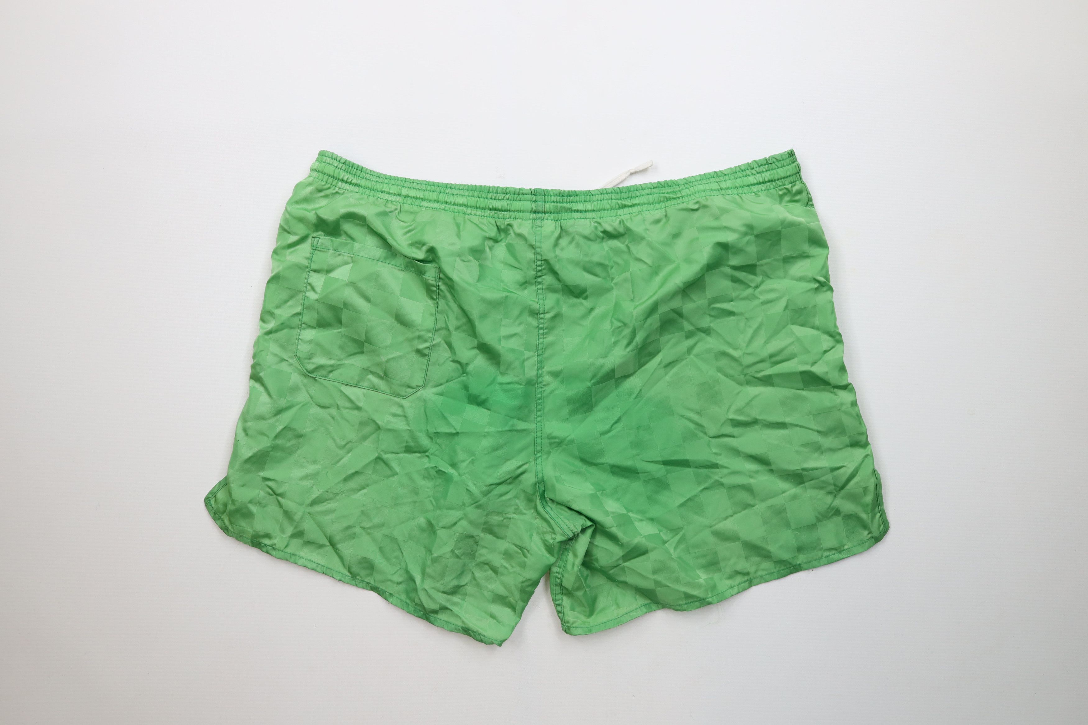 Umbro × Vintage Vintage 90s Umbro Checkered Running Soccer Shorts Green USA Size US 34 / EU 50 - 11 Thumbnail