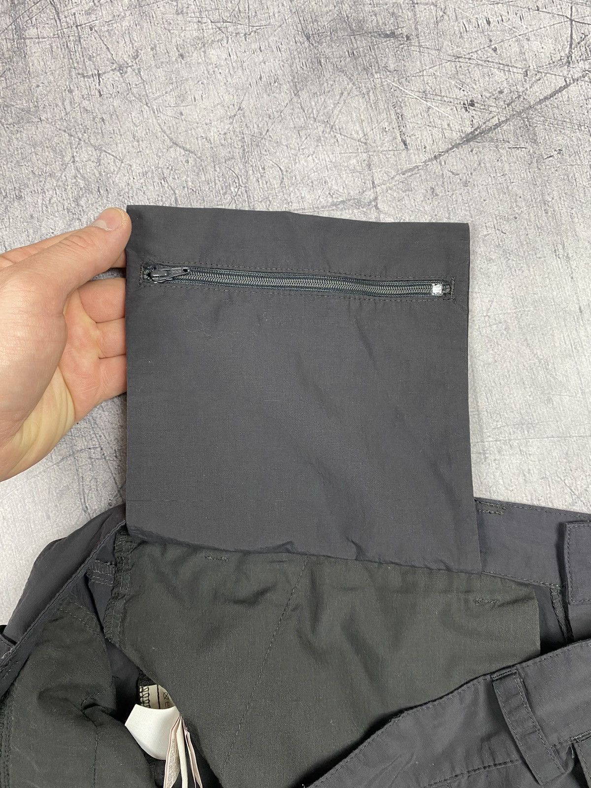 Fjallraven × Vintage Vintage Fjallraven Karl Zip Trekking Cargo Outdoor Shorts Size US 35 - 15 Thumbnail