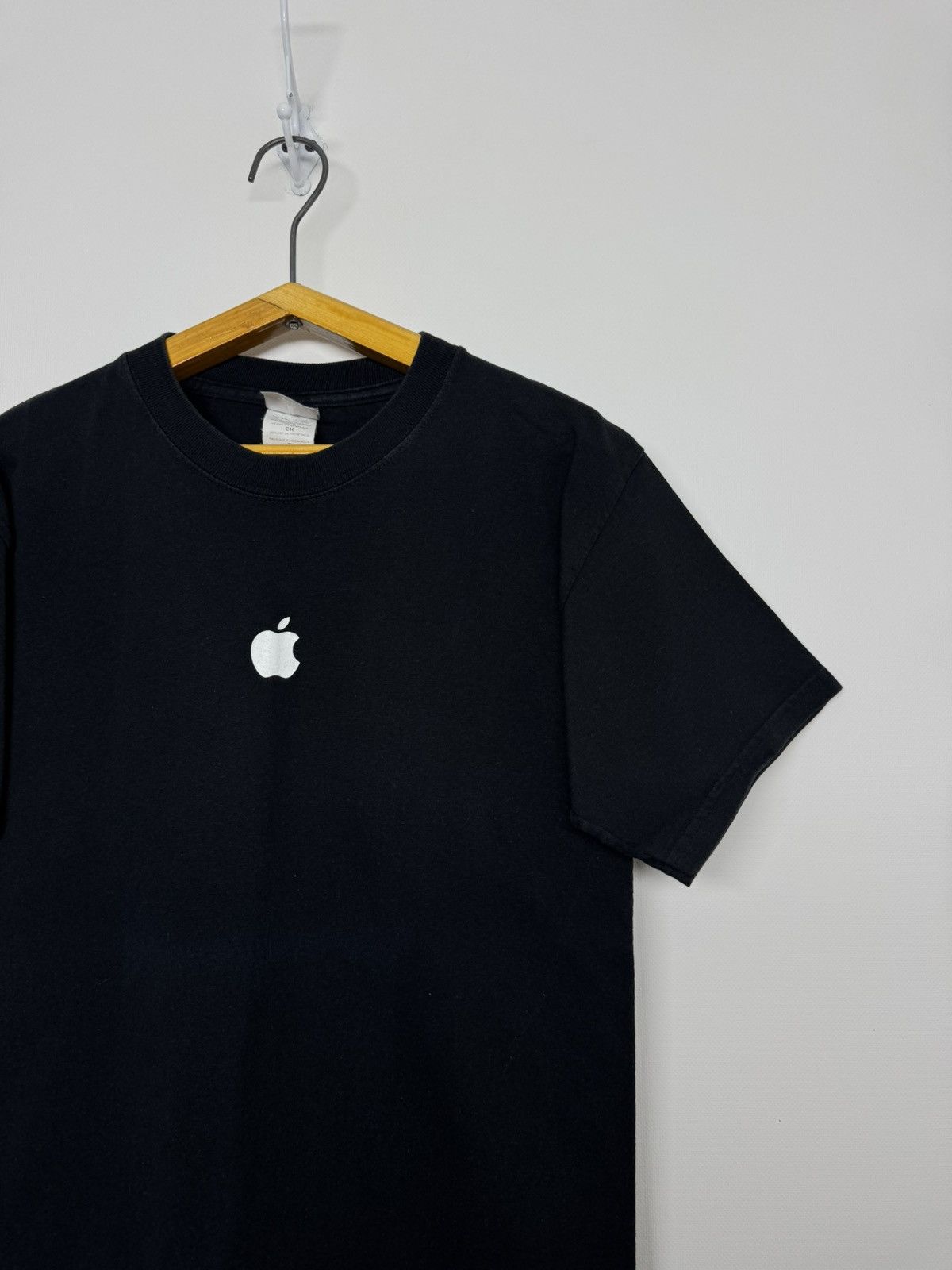 Hanes Vintage Y2K Apple Logo Employee T-Shirt Size US S / EU 44-46 / 1 - 5 Thumbnail