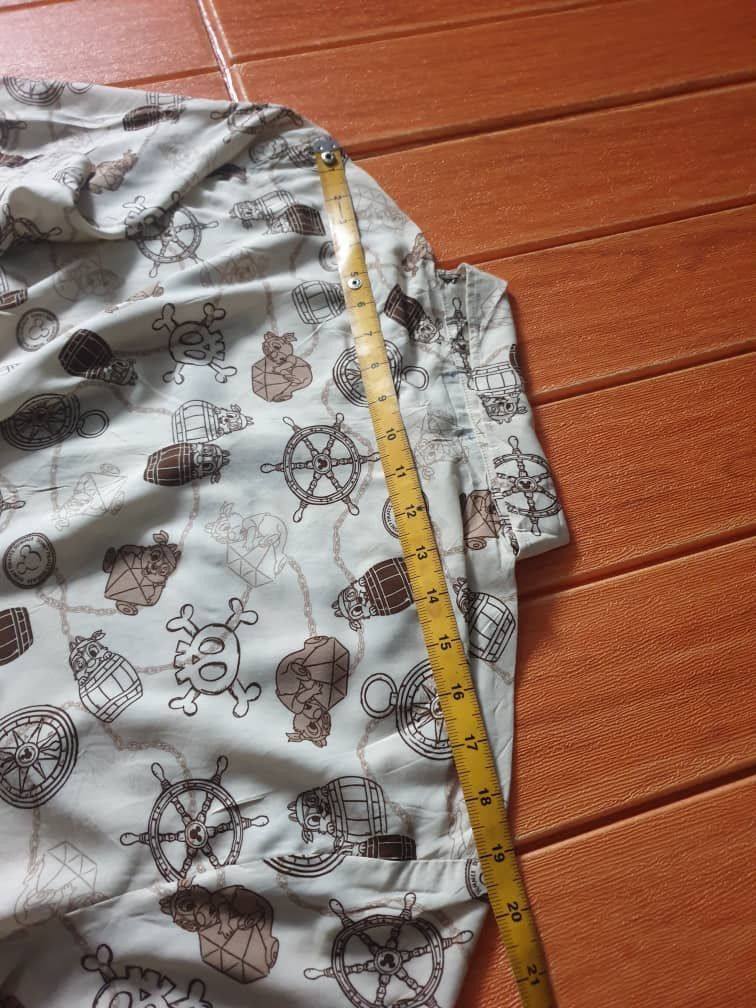 Japanese Brand 💥Disney 100% Rayon Hawaiian shirt Size US M / EU 48-50 / 2 - 9 Thumbnail