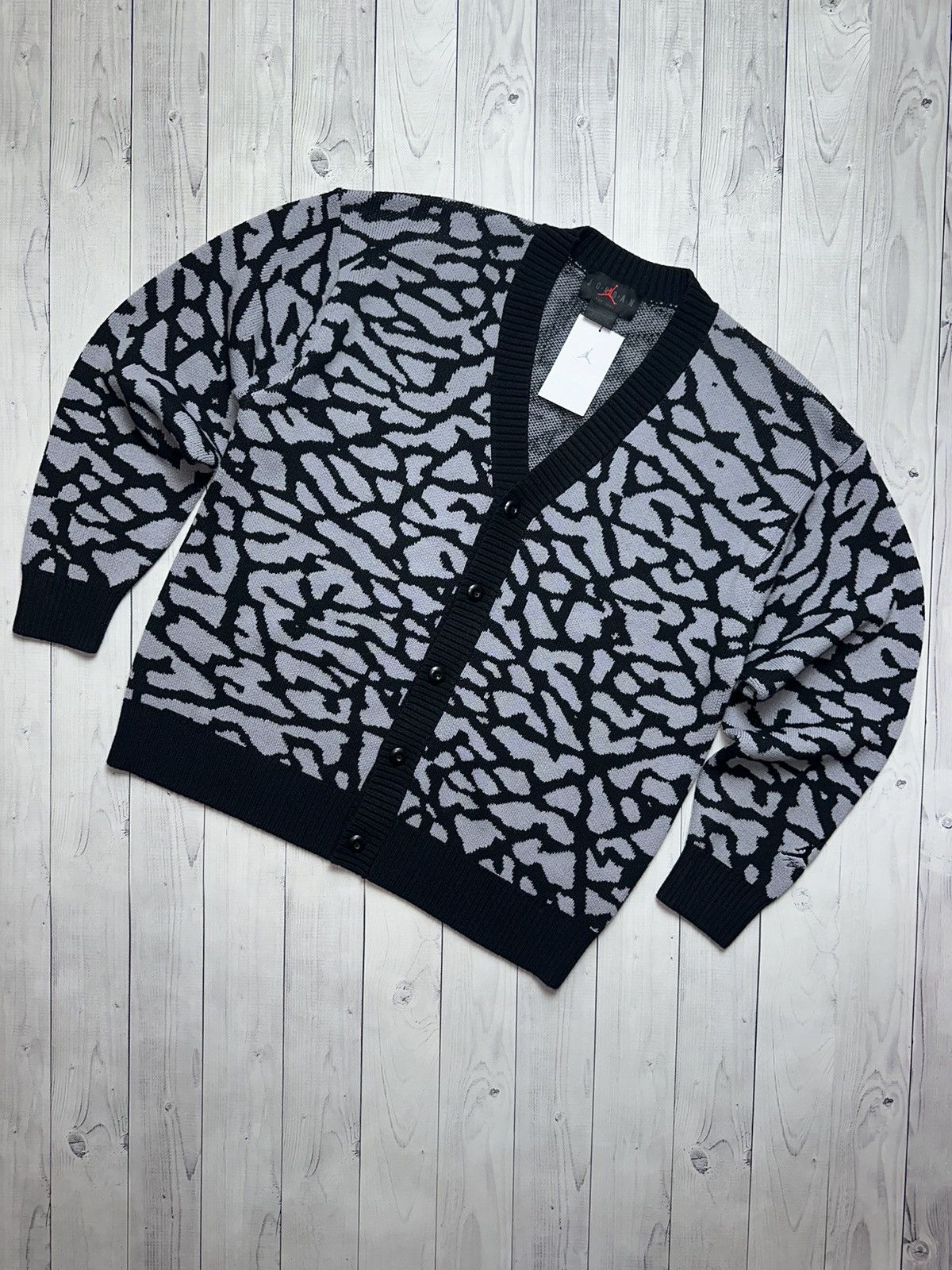 Jordan Brand Cardigan Jordan rare leopard rare knitted size L Size US L / EU 52-54 / 3 - 2 Thumbnail