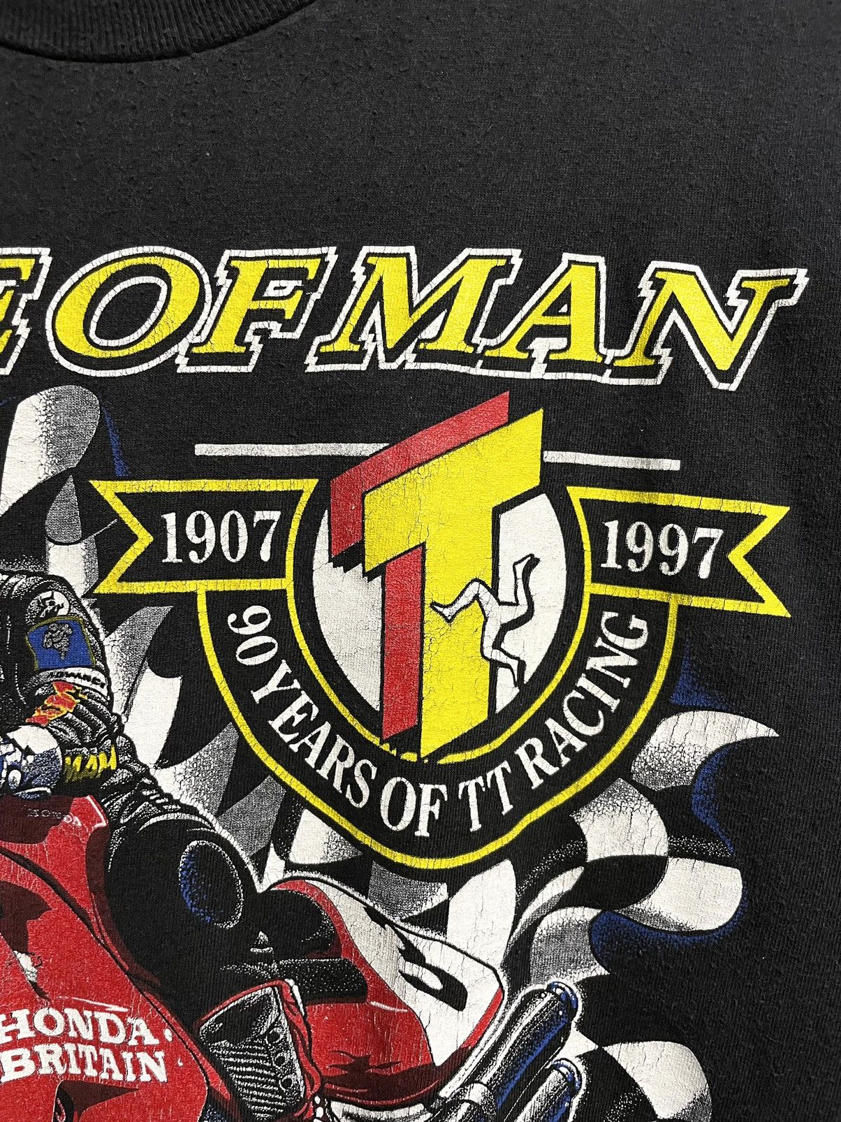 Vintage Vintage 1997 Isle Of Man 90s Racing Honda Faded T-Shirt Size US XL / EU 56 / 4 - 7 Thumbnail