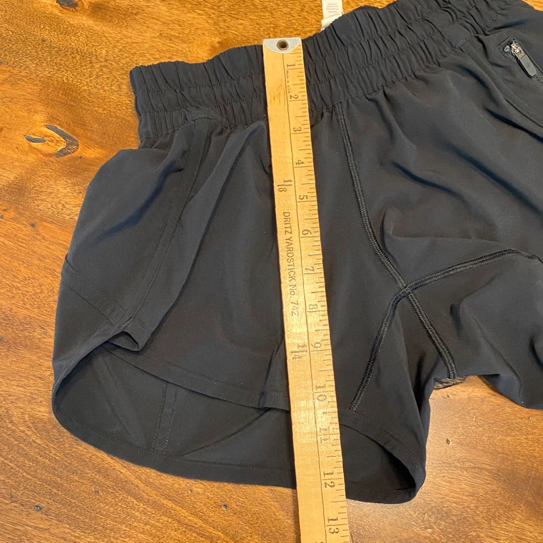 Lululemon Lululemon Shorts Women 4” Black Elastic Waist Band Zip Pocket Tracker Short Lined 6 Size 27" / US 4 / IT 40 - 7 Thumbnail