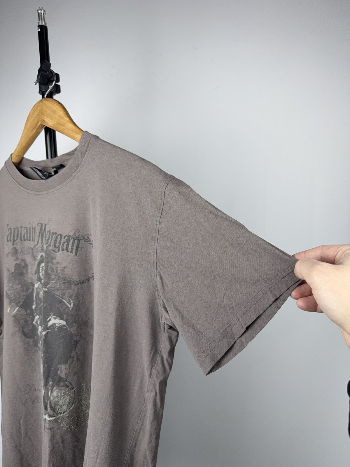 Vintage Vintage 2011 Captain Morgan Promo 00s Graphic T-Shirt Size US M / EU 48-50 / 2 - 8 Thumbnail
