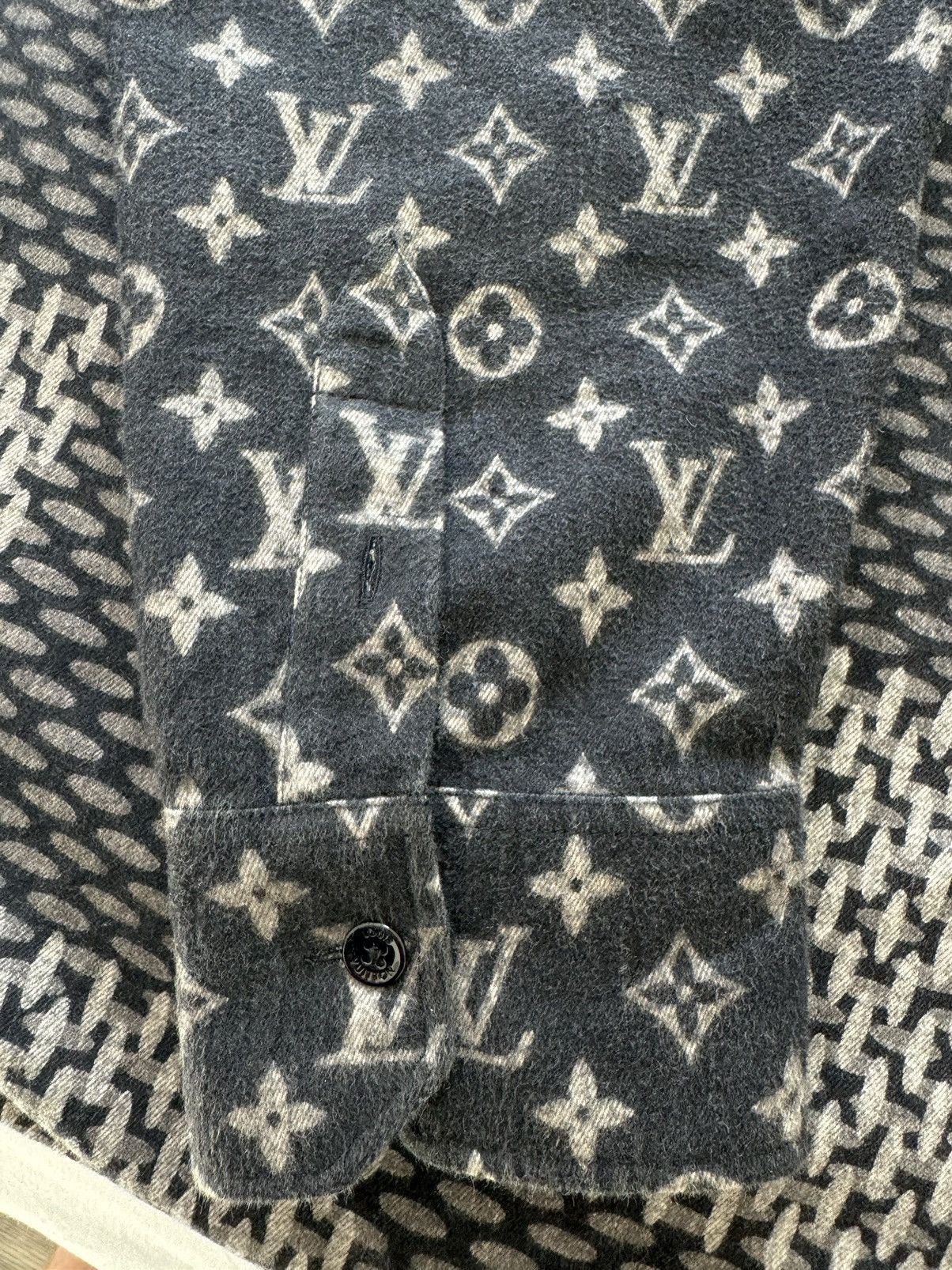 Louis Vuitton Louis Vuitton X Nigo MNGM Waves Giant Damier Flannel Shirt Size US XXL / EU 58 / 5 - 11 Thumbnail