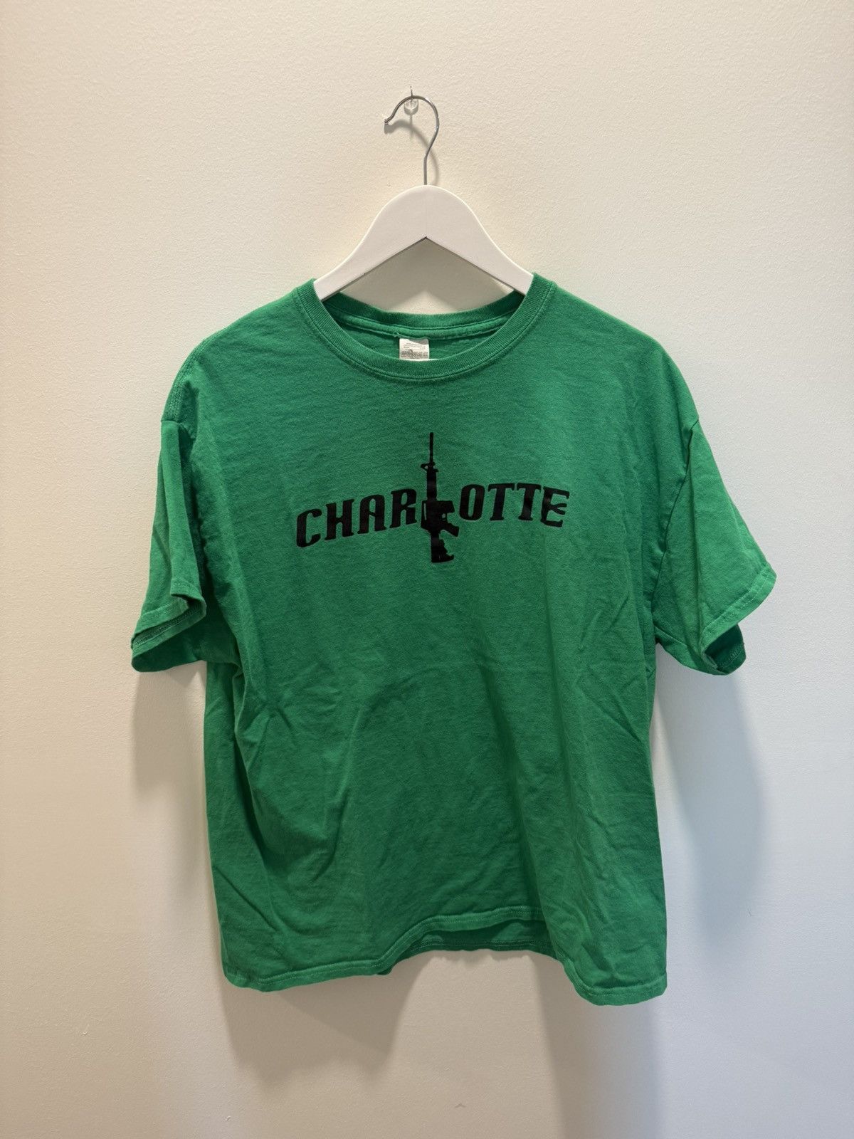 Vintage CHARLOTTE NC ASSAULT RIFLE TEE Size US XL / EU 56 / 4 - 1 Thumbnail