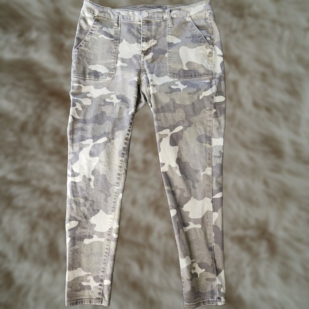 Vintage Seven7 Jeans Womens Size 12 Utility Ankle Skinny Camouflage Gray Stretch Denim Cotton Blend Zip Button Pocket 4 Mid Rise Regular Womens Jeans Size 34" / US 12 / IT 48 - 1 Thumbnail
