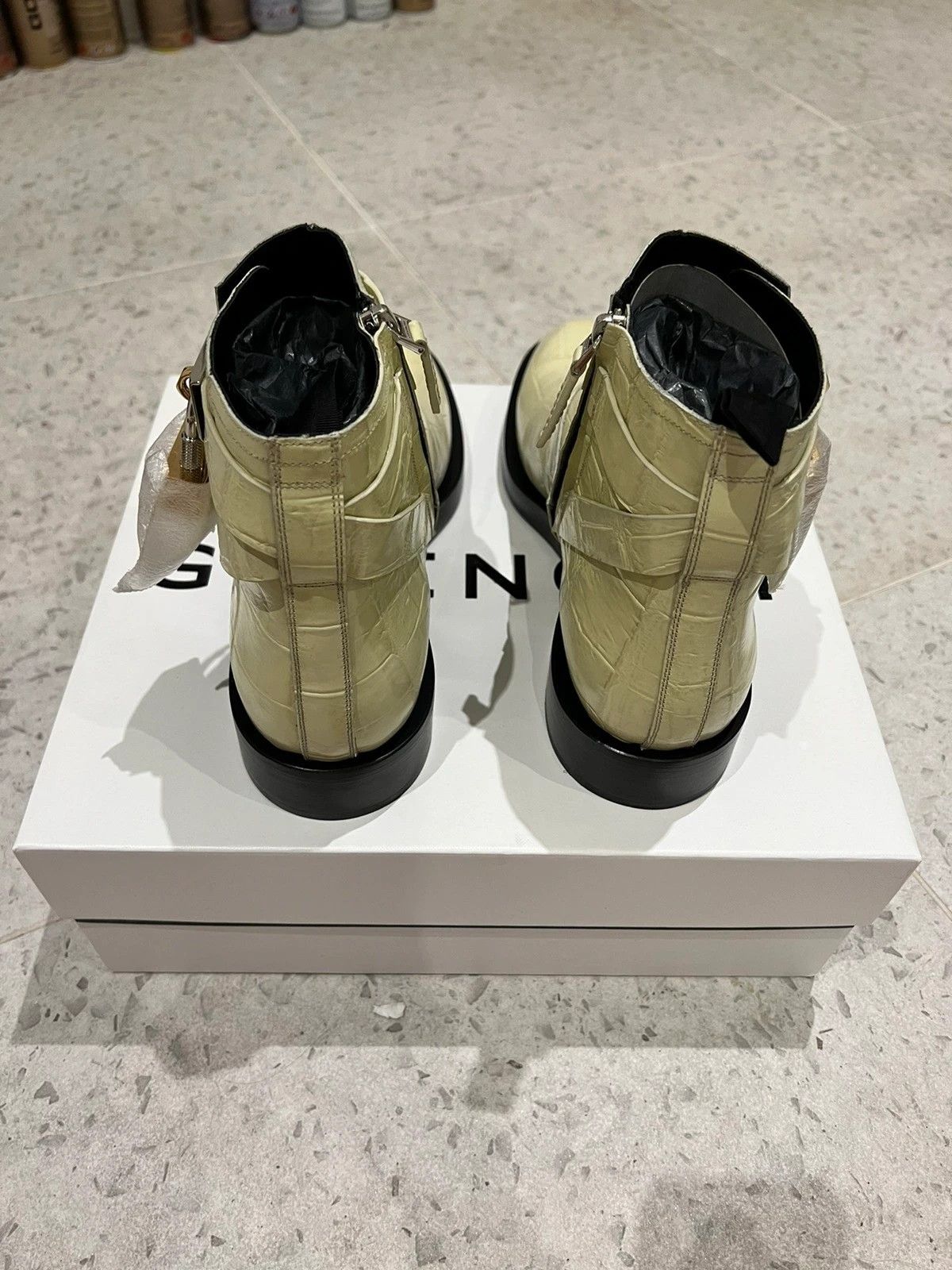 Givenchy Givenchy Lock Leather Ankle Boots Off White Cream Beige Size US 9 / EU 42 - 4 Thumbnail