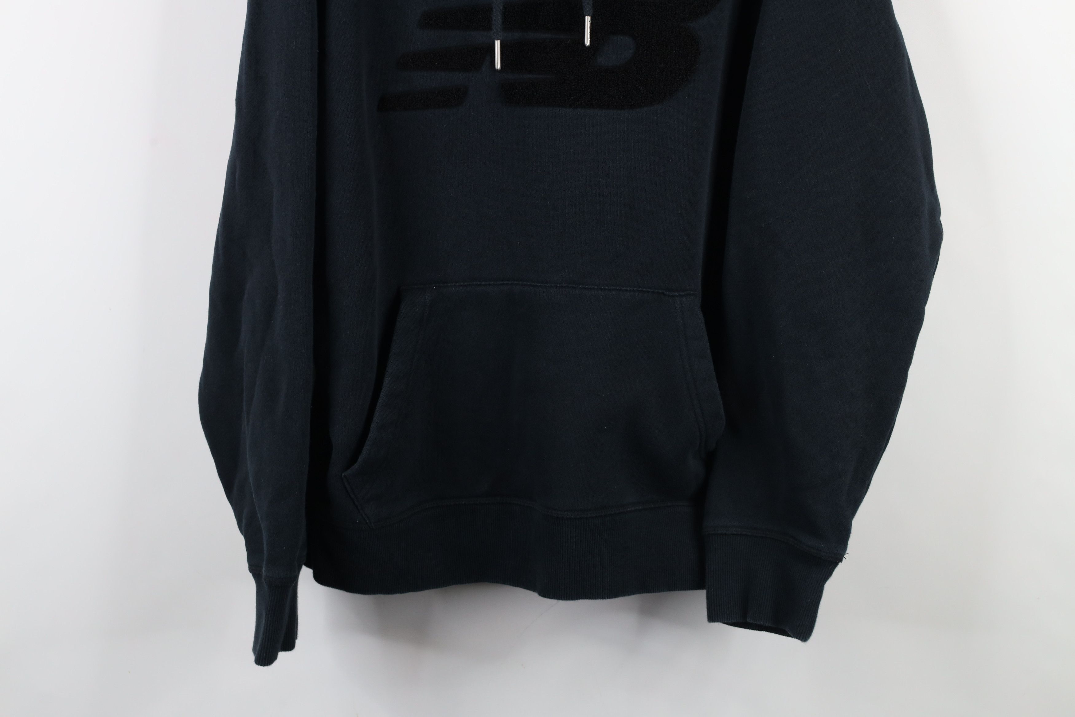 New Balance × Vintage Vintage Y2K New Balance Felt Logo Hoodie Sweatshirt Black Size L / US 10 / IT 46 - 3 Thumbnail
