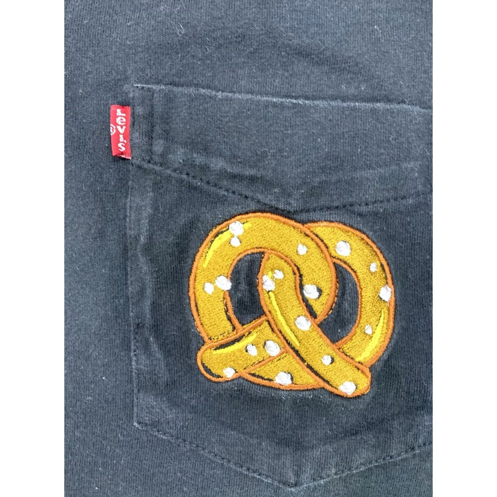 Levi's VINTAGE Levi’s Pretzel Logo Embroidered Pocket T-shirt Men Medium Black Short Sleeve Size US M / EU 48-50 / 2 - 2 Thumbnail