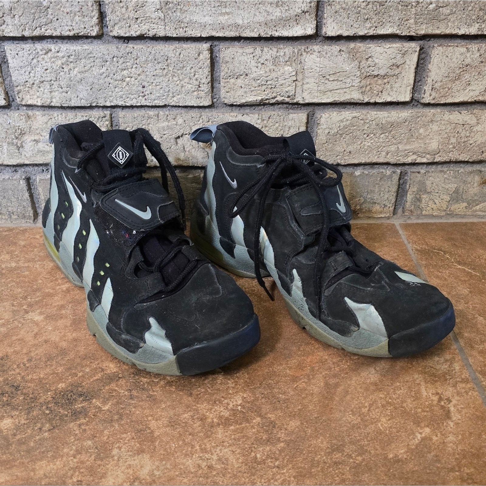 Nike Black Grey Detailed | NIKE | High Top Sneaks Size US 9.5 / EU 42-43 - 2 Thumbnail
