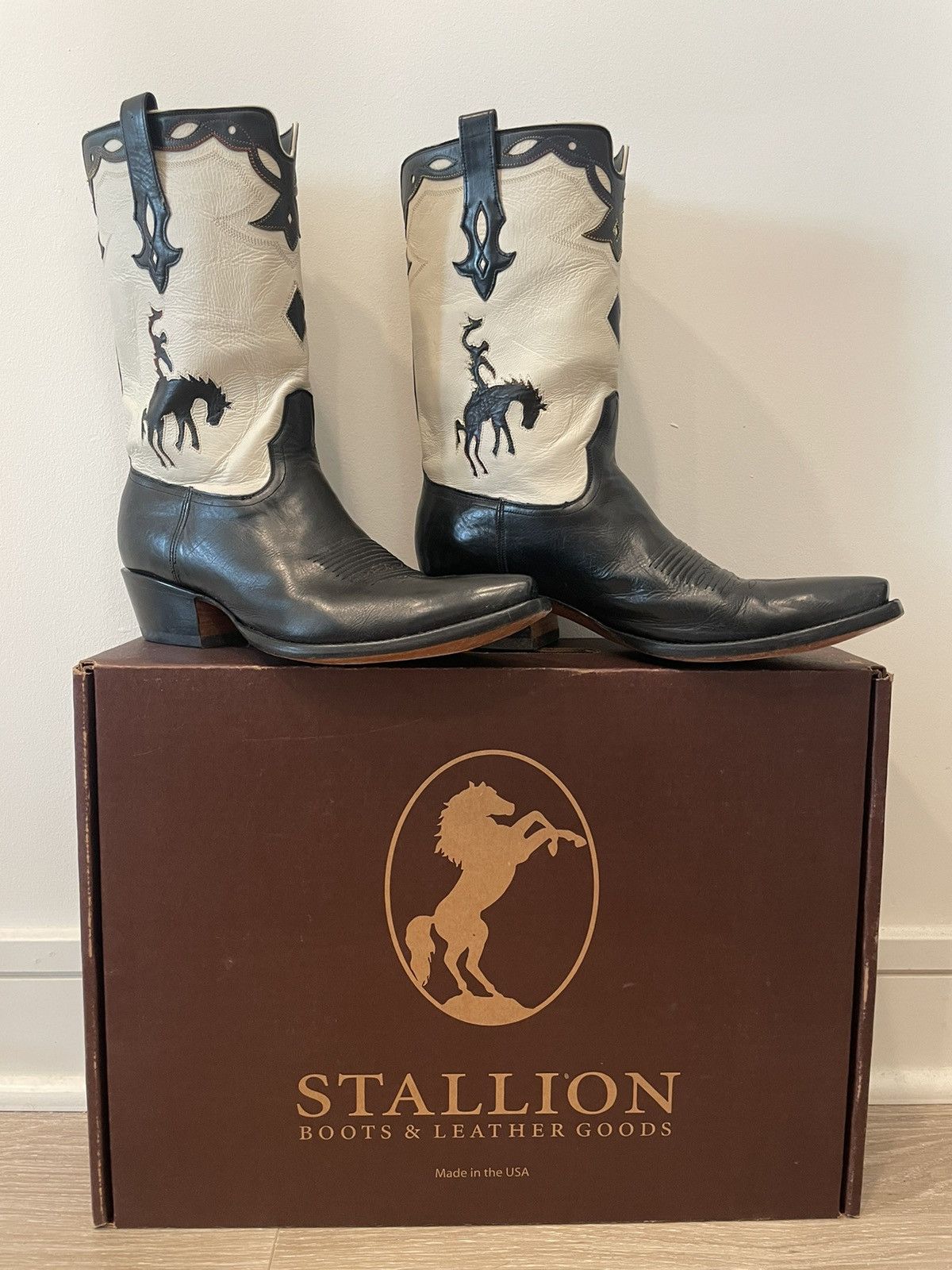 Designer Stallion Boot Company Big Bronc Cowboy Boots, White, Black