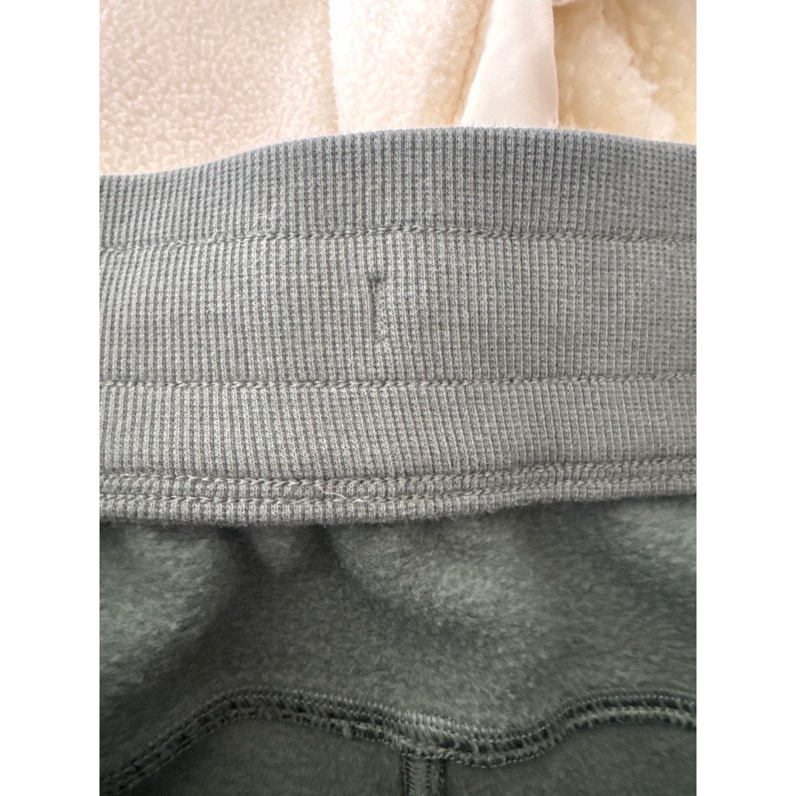 Lululemon LULULEMON High Rise Wide Leg Cropped Ankle Sweatpants Size 6 Size 28" / US 6 / IT 42 - 5 Thumbnail