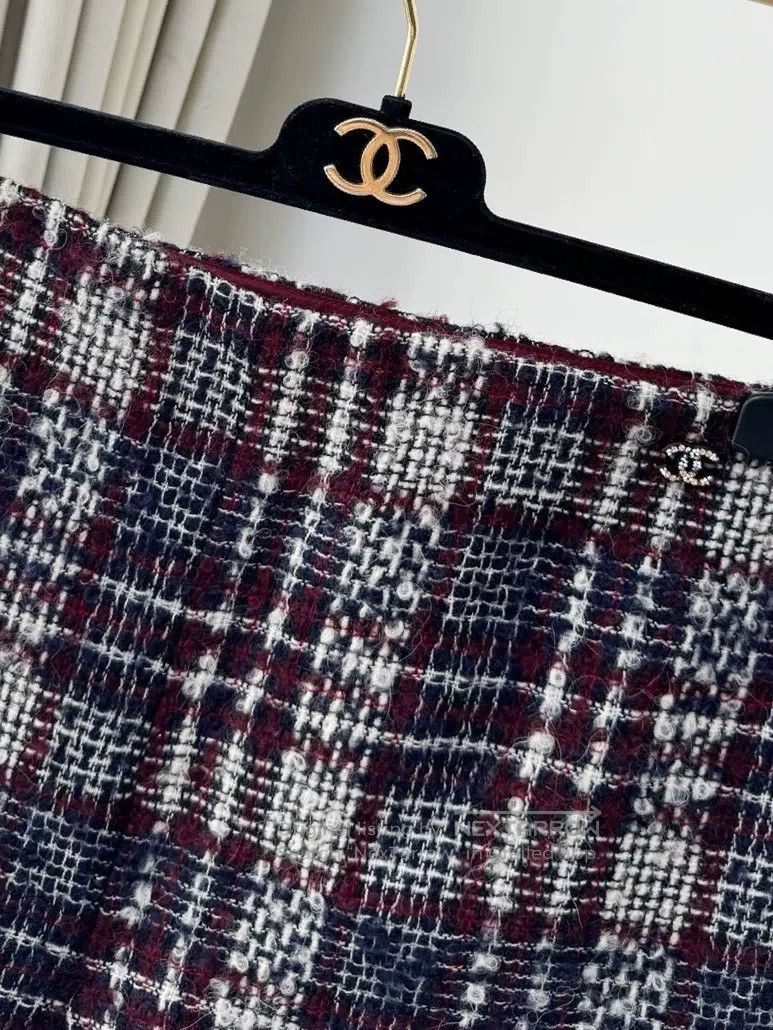 Chanel Chanel Wool twill soft tweed red bottom milky white navy b Size 42" / US 20 - 4 Thumbnail