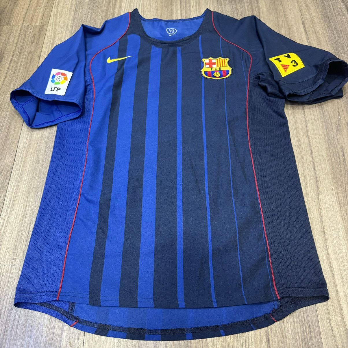 Vintage Barcelona 04/05 away shirt #10 Ronaldinho Size US M / EU 48-50 / 2 - 1 Thumbnail