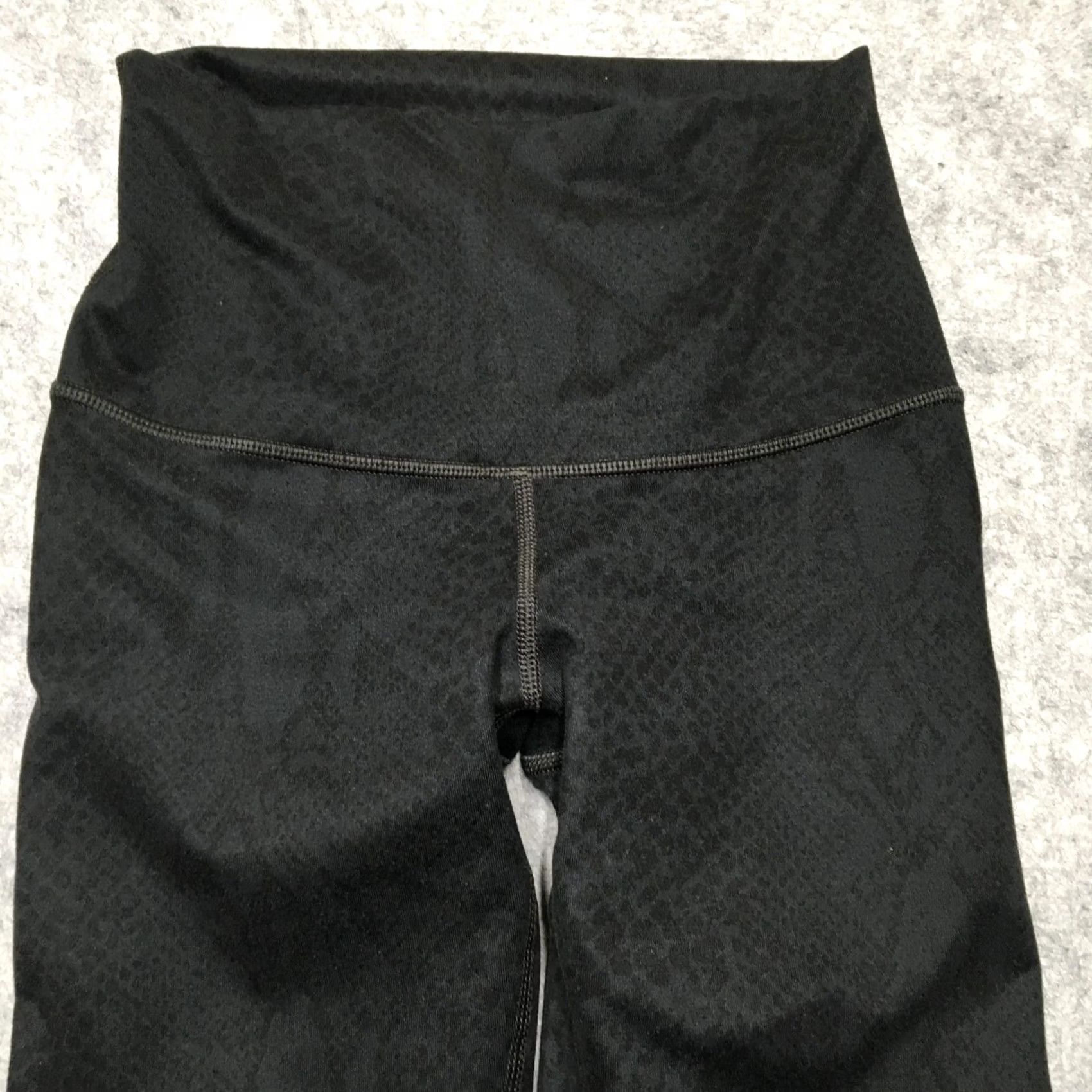 Lululemon Lululemon Leggings Womens 8 Black Animal Print High Rise Ankle Yoga Athletic Size 30" / US 8 / IT 44 - 3 Thumbnail