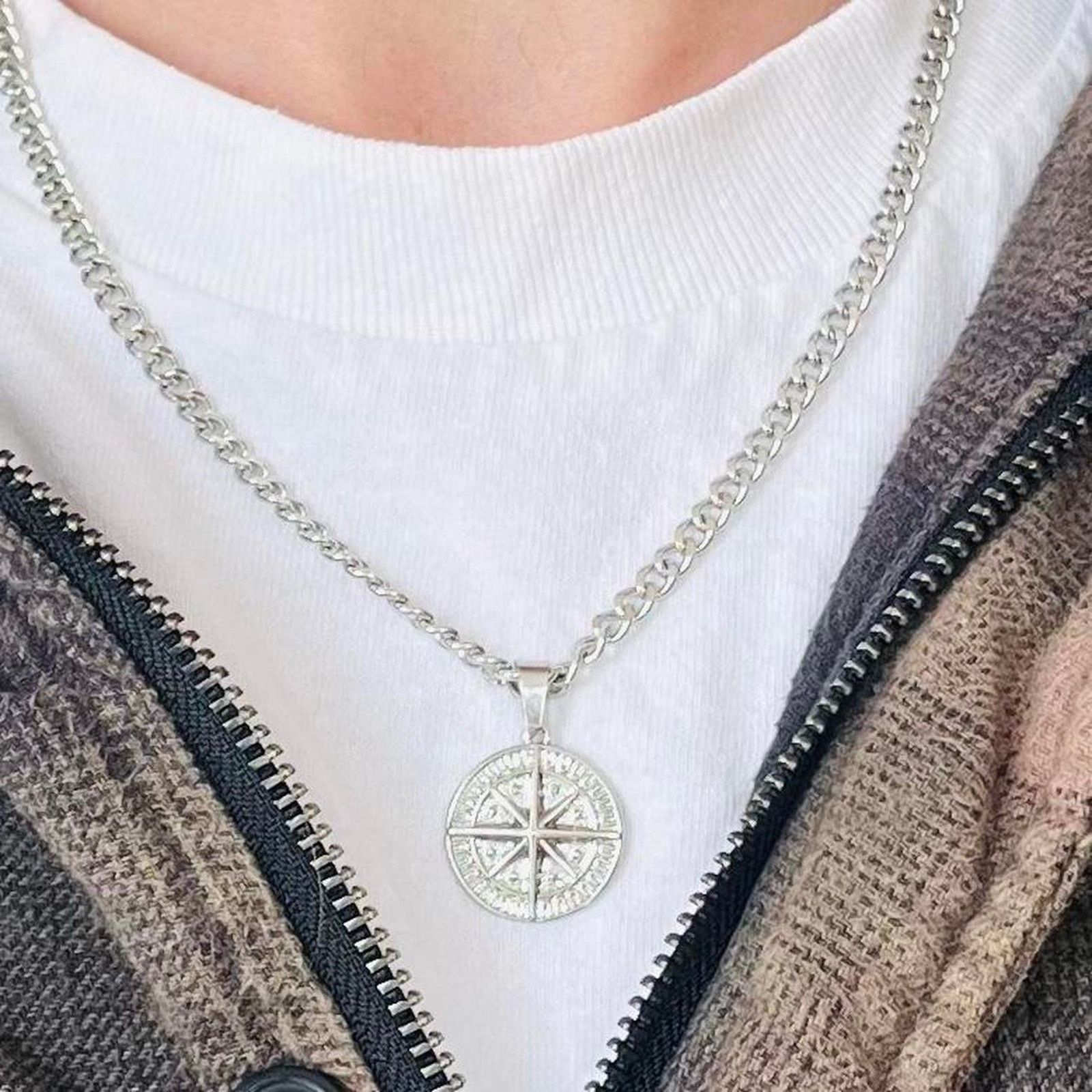 Vintage Y2k 2000s silver compass pendant necklace Size ONE SIZE - 1 Thumbnail