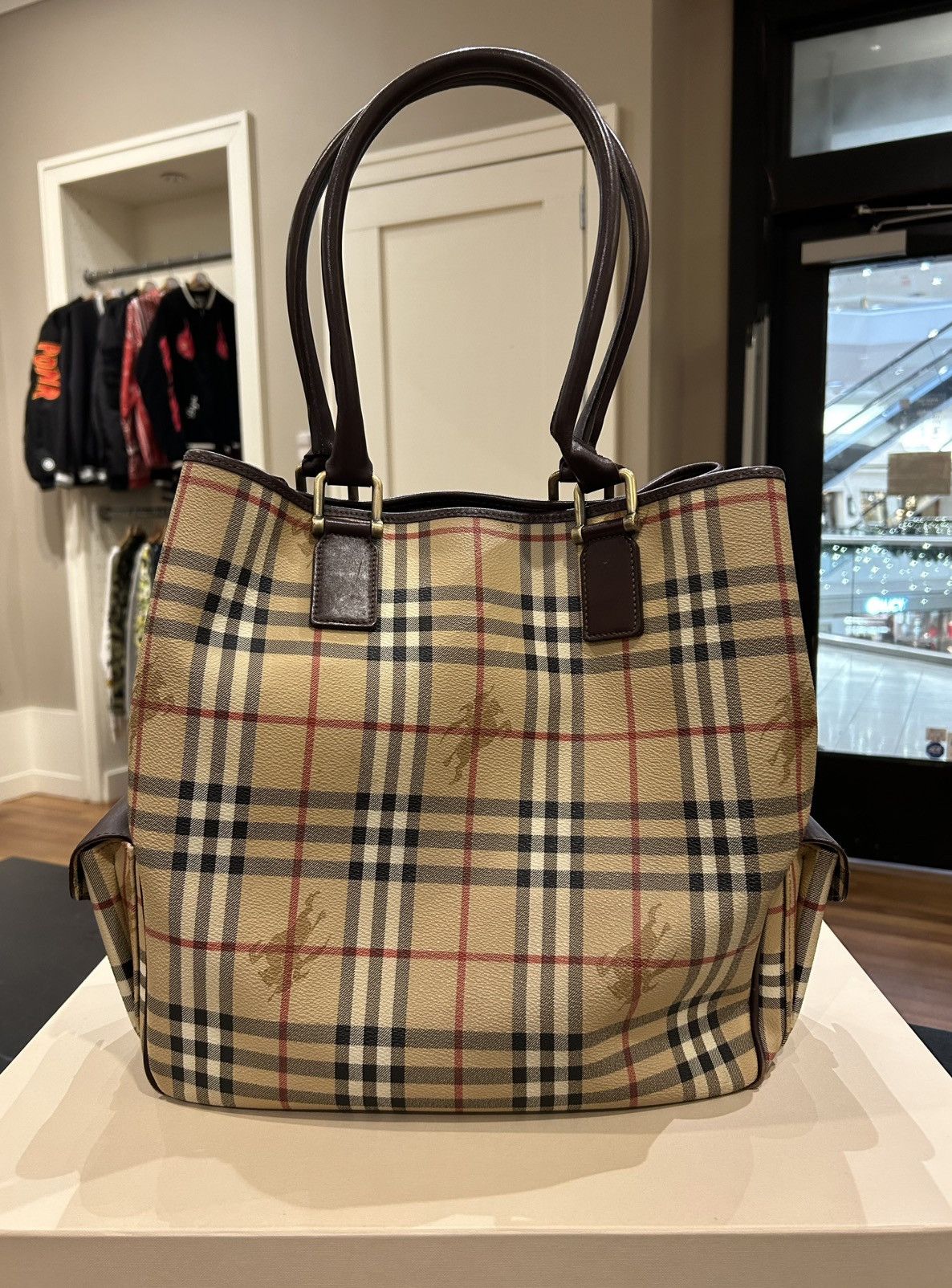 Burberry Burberry Bucket Leather Tote Bag Size ONE SIZE - 1 Thumbnail