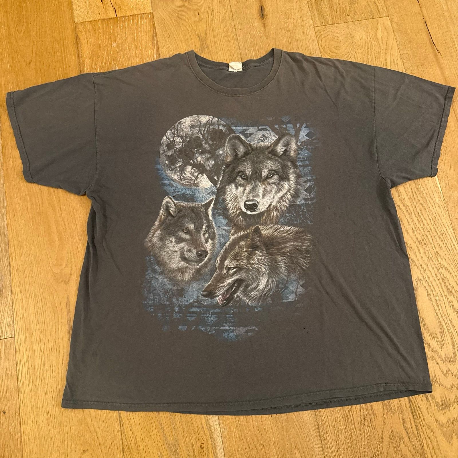 Fruit Of The Loom Vintage 2000s Wolf Full Graphic T-Shirt – Size XL Size US XL / EU 56 / 4 - 1 Thumbnail