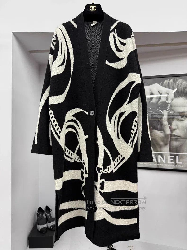 Hermes Hermes Long Black and White Cashmere Knit Cardigan Size XXS / US 00 / IT 34 - 1 Thumbnail
