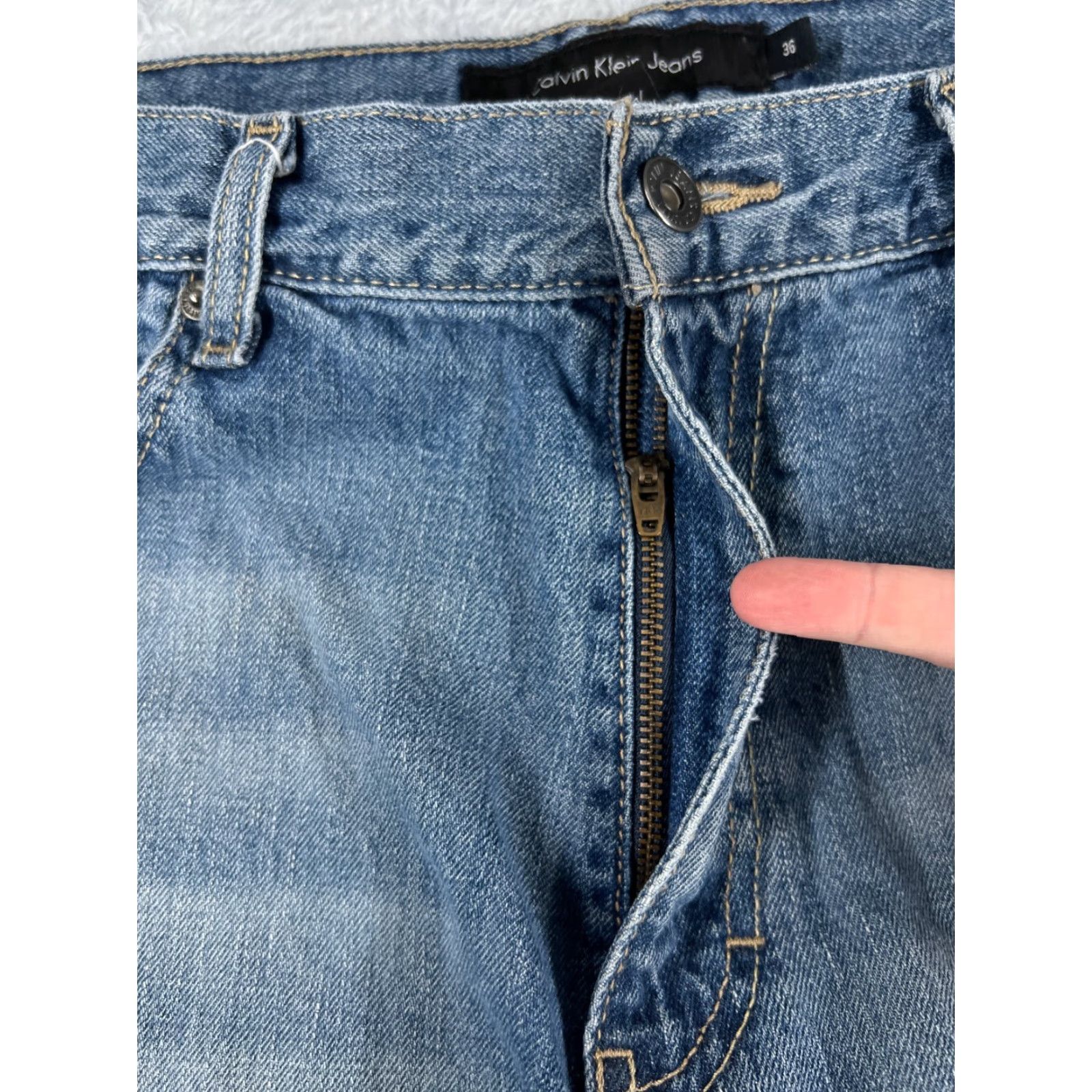 Calvin Klein VINTAGE Calvin Klein Jeans Men 36 Blue Denim Relaxed Straight Leg Cotton 31x29 5-Pocket Design Distressed Flame-Resistant Blue Calvin Klein Jeans Mens Size US 36 / EU 52 - 5 Thumbnail