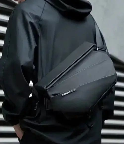 Fashion Solid Men's Crossbody Bag in Black