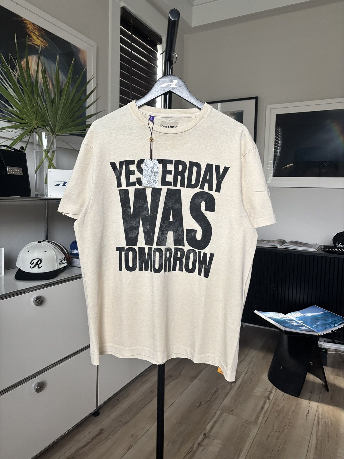 Gallery Dept. NEW | GALLERY DEPT | YESTERDAY TOMORROW LOGO TEE Size US L / EU 52-54 / 3 - 2 Thumbnail
