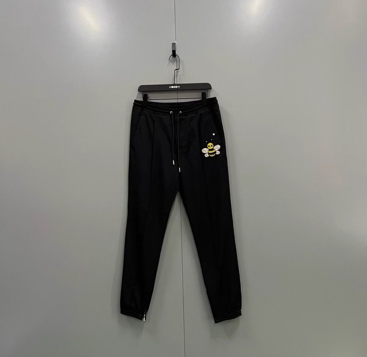 Dior Dior Rhinestone Small Bee Drawstring Sweatpants Size US 30 / EU 46 - 1 Thumbnail