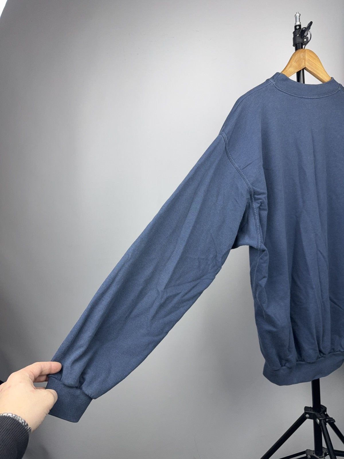 Reebok Vintage 90s Retro Reebok Faded Logo Crewneck Sweatshirt Size US L / EU 52-54 / 3 - 14 Thumbnail