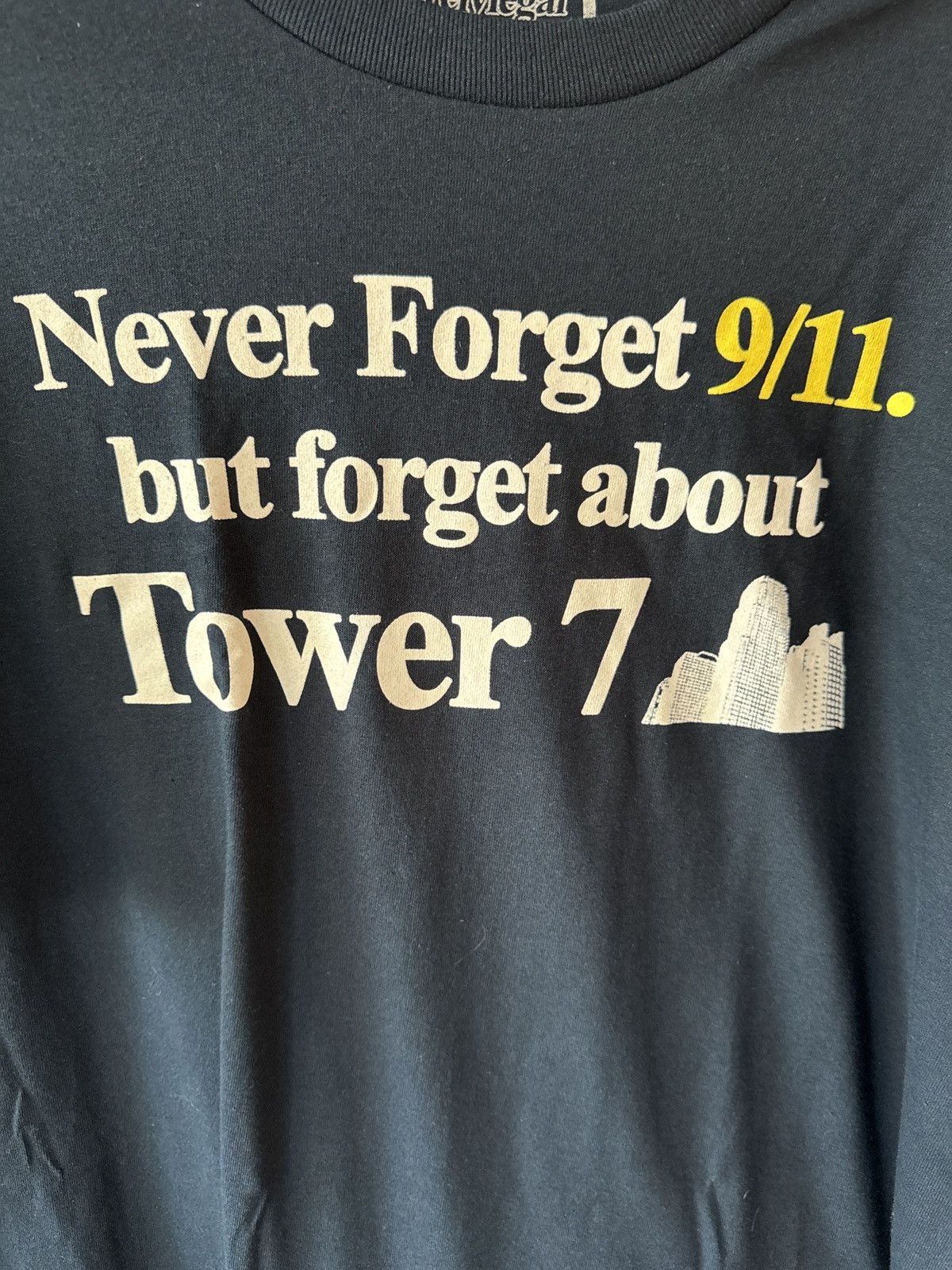 Vintage Barely Legal Tower 7 T shirt Size US L / EU 52-54 / 3 - 4 Thumbnail