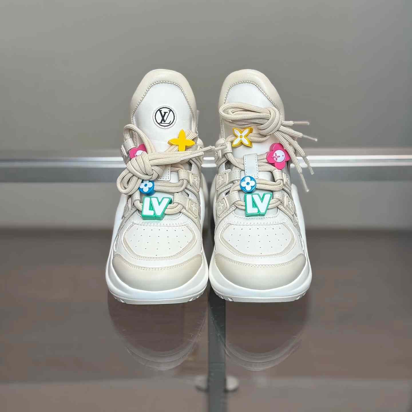 Louis Vuitton Louis Vuitton Beige Lowtop Sneakers 24 Women Size US 8 / IT 38 - 1 Thumbnail