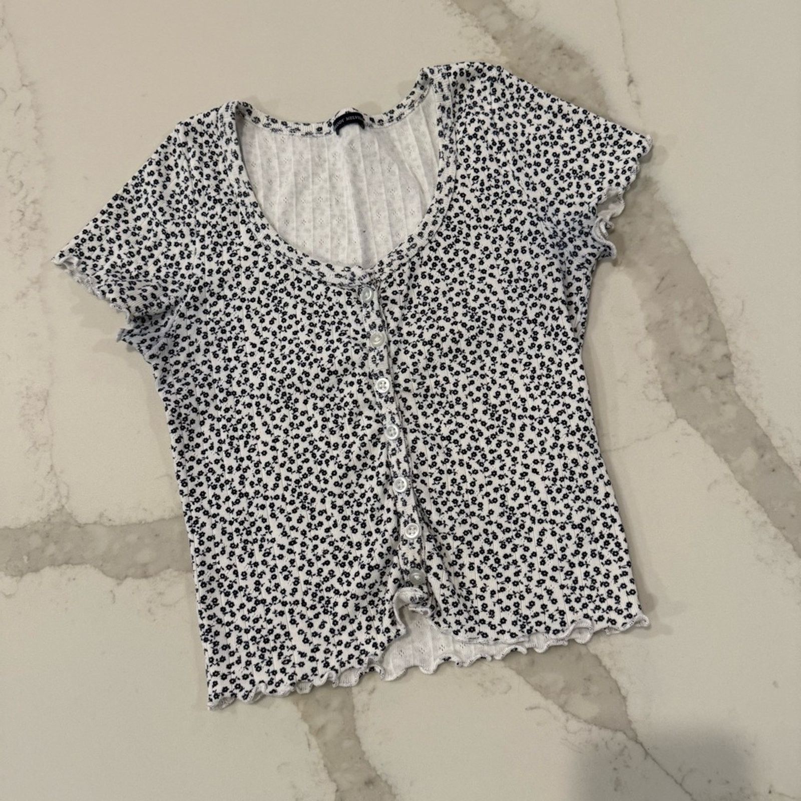 Brandy Melville Brandy Melville Floral Button Up Baby Tee Crop Top Womens OS Size ONE SIZE - 2 Thumbnail