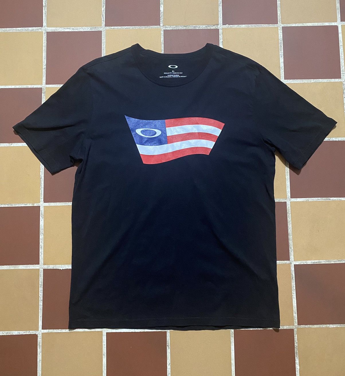 Oakley Oakley Software Vintage USA Flag T-Shirt XL Size US XL / EU 56 / 4 - 1 Thumbnail