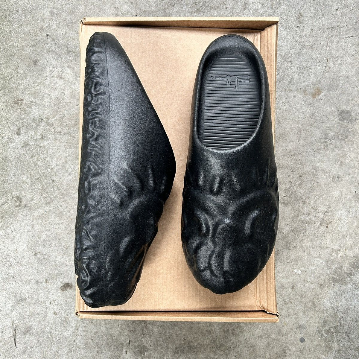 Corteiz SLAWN shapes Black Chompaz Sliders Size US 9 / EU 42 - 1 Thumbnail