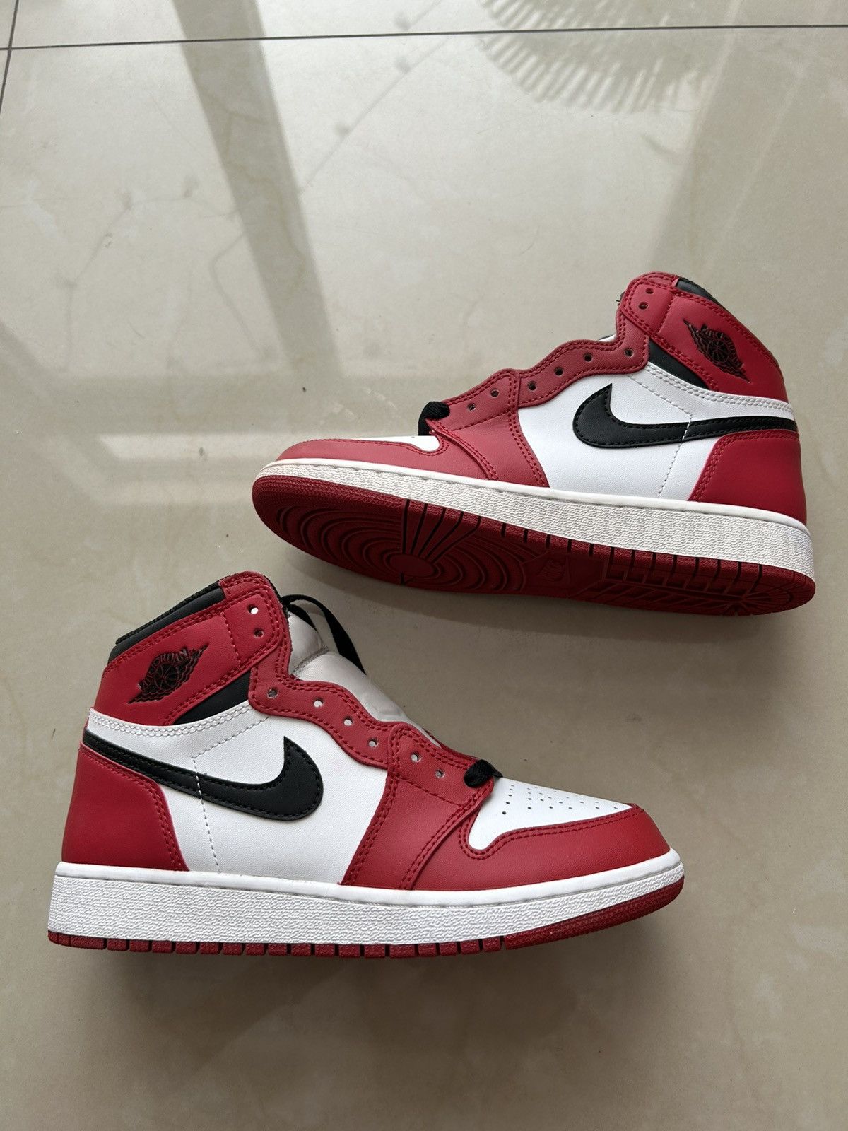 Jordan Brand 2015 Jordan 1 Chicago gs Size US 5 / IT 35 - 1 Thumbnail