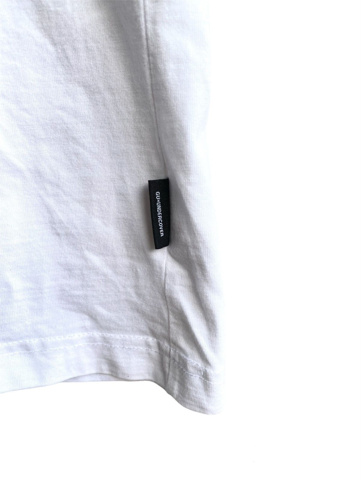 Jun Takahashi × Undercover Undercover x GU Apple white tee Size US M / EU 48-50 / 2 - 4 Thumbnail