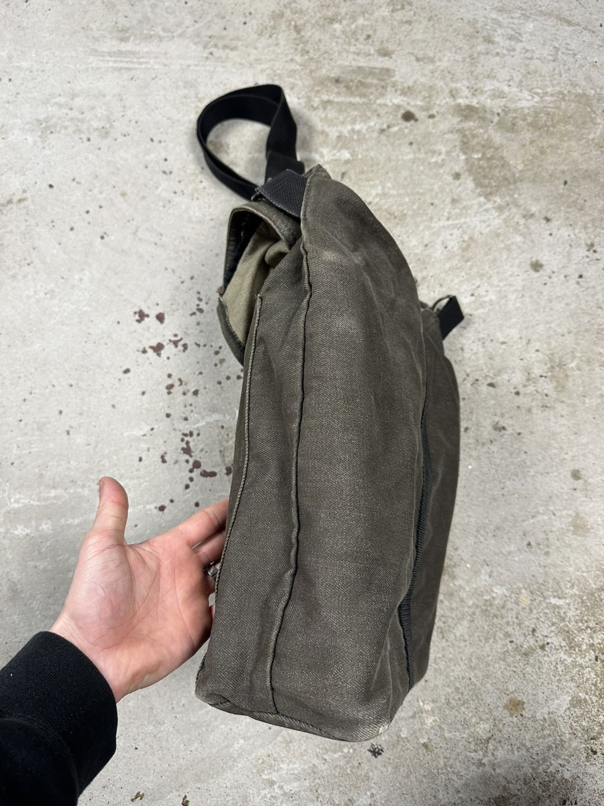 Japanese Brand Vintage Y2K Brown Military Style Messenger Bag Crossbody Size ONE SIZE - 9 Thumbnail